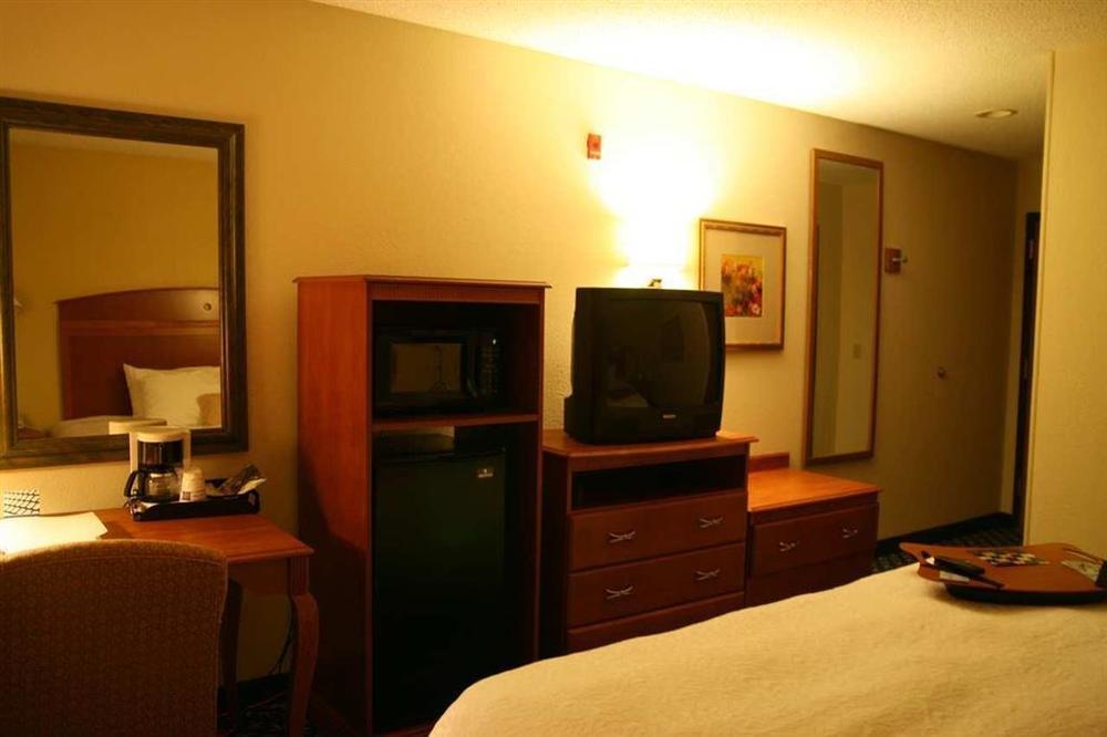 Hampton Inn Minneapolis-Бернсвилл Номер фото